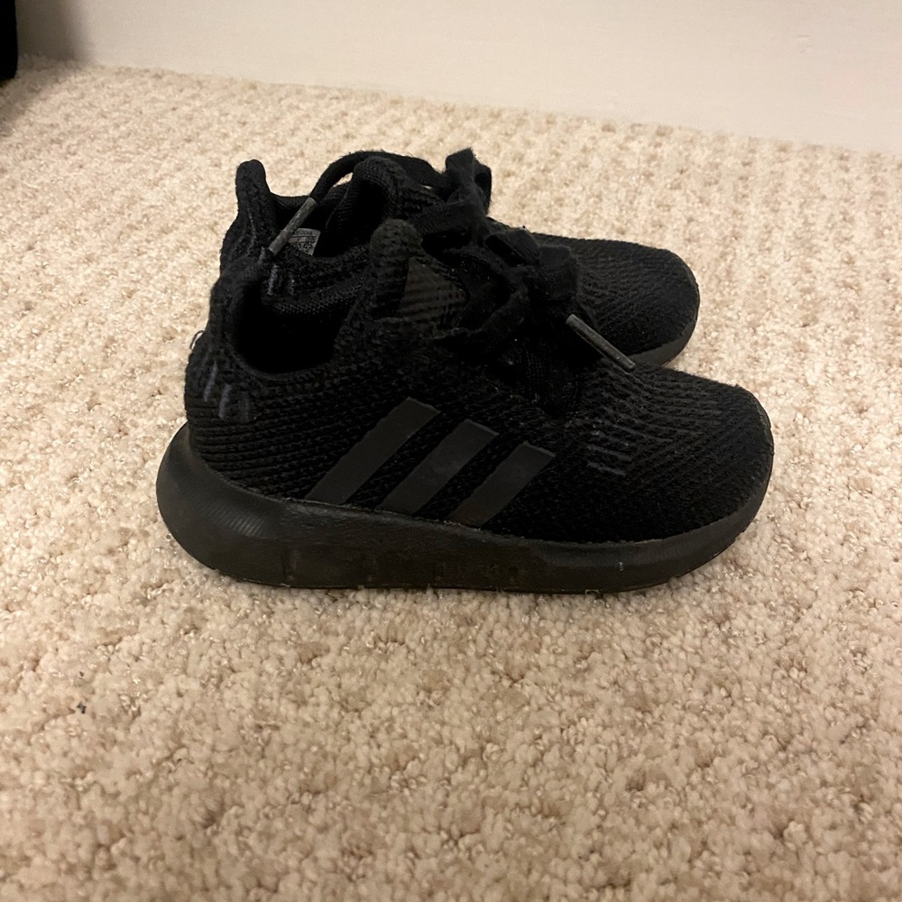 Toddler Boys Adidas sneakers EUC
